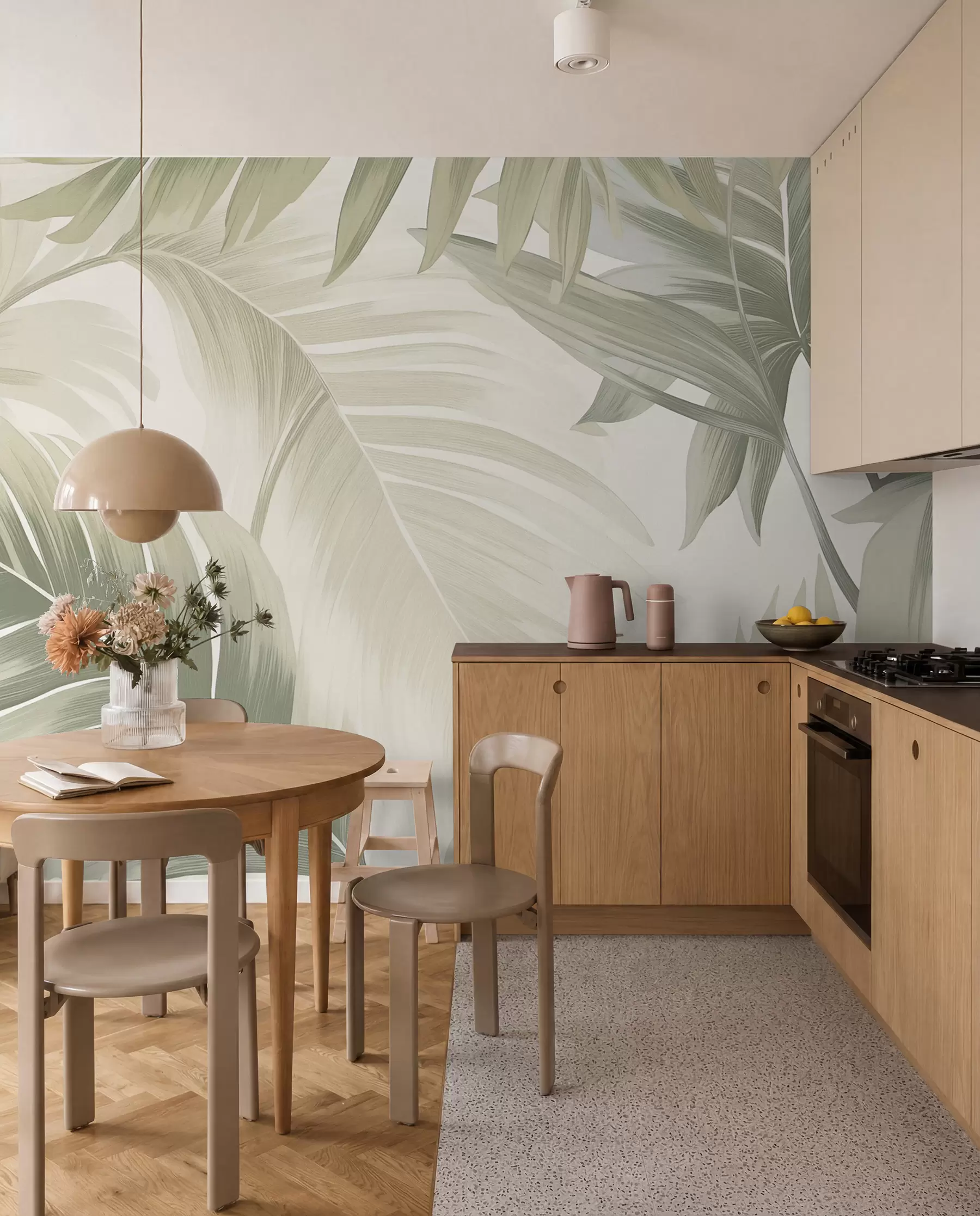 wall murals Узорак великих тропских листова у меким зеленим и беж нијансама, са глатким преливима и деликатним детаљима текстуре w02858