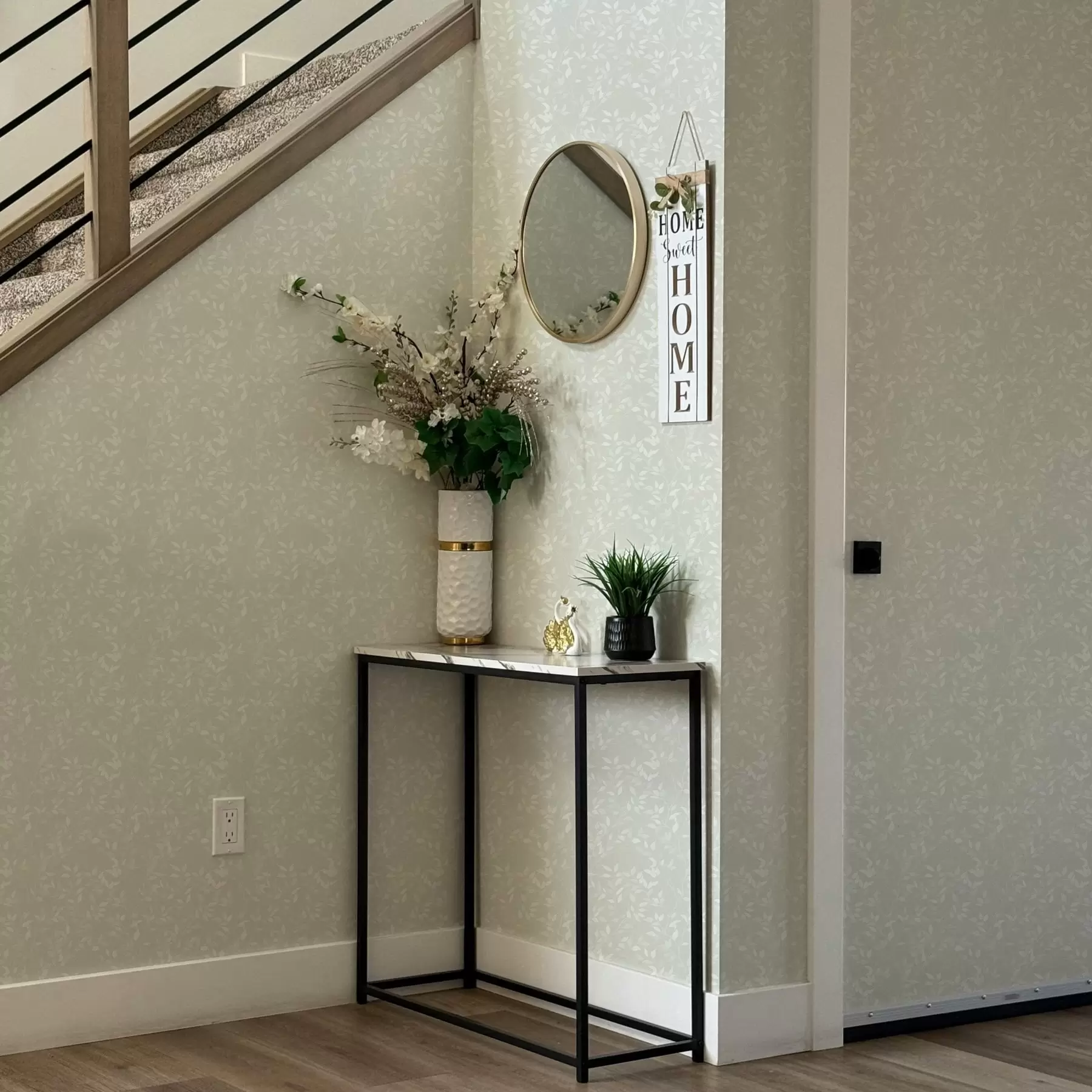 wall murals Нежно увијене гранчице са светлим листовима a00071v1