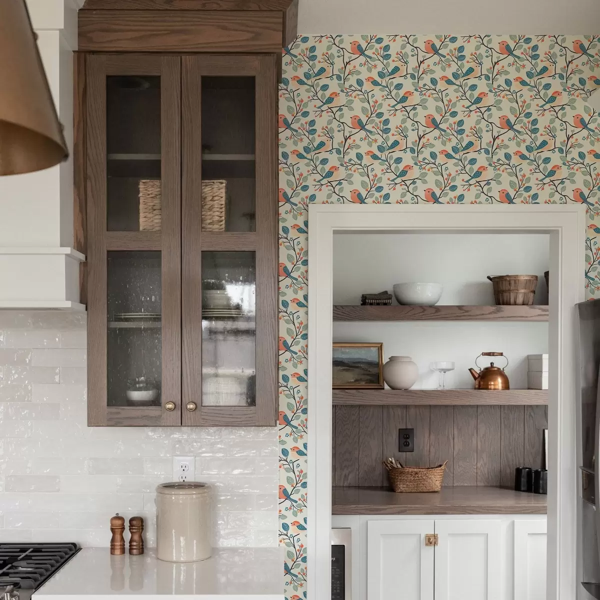 Позадина Птице на гранама и бобицама у топлим бојама a00128v1