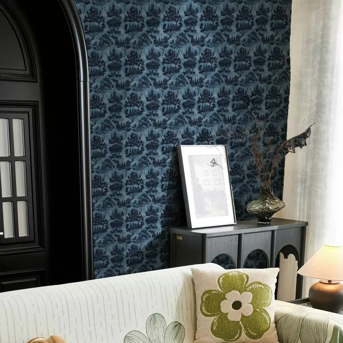 Позадина Готички дворци међу дрвећем у ноћној шуми a00130v1