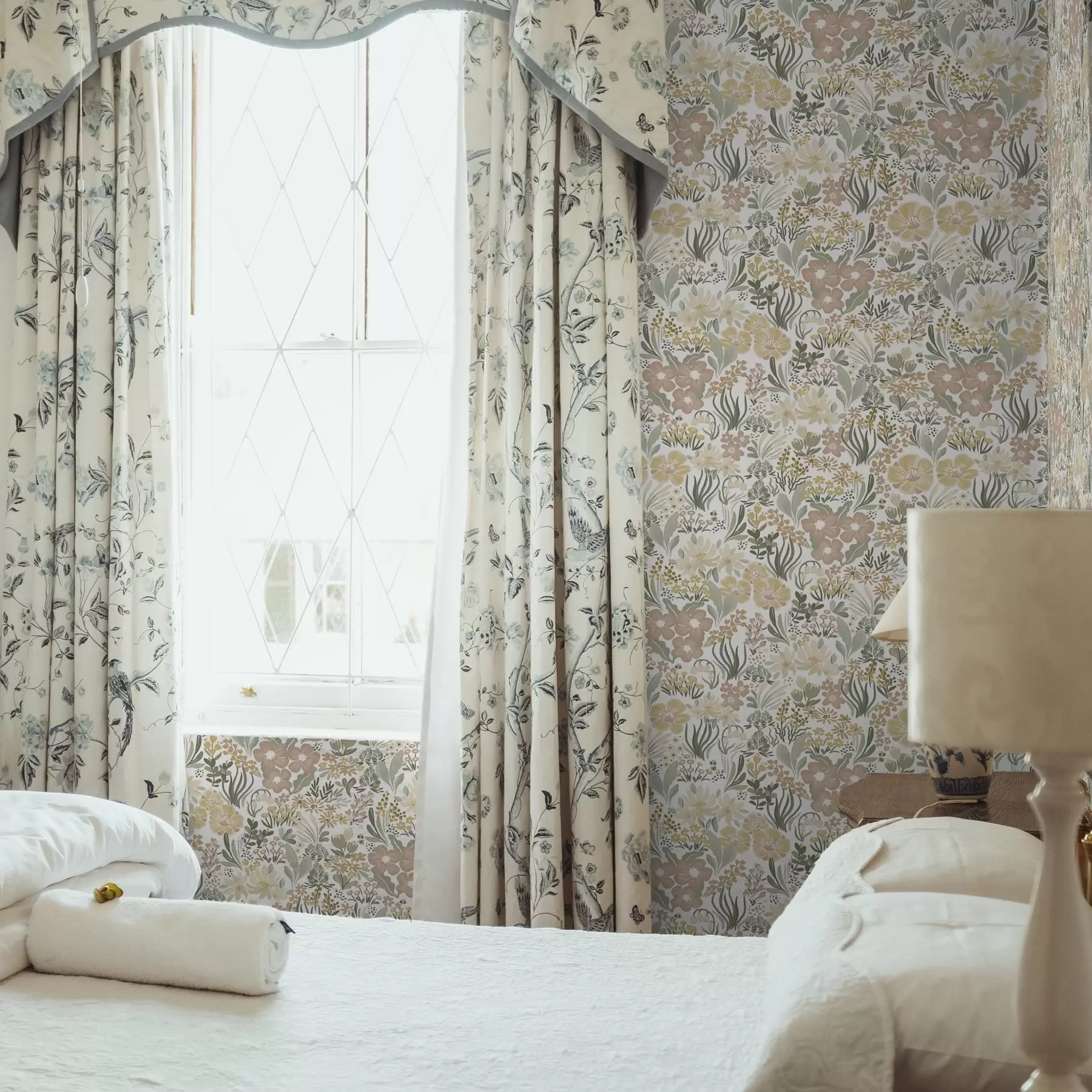 wall murals Акварел дивље цвеће на крем позадини a00154