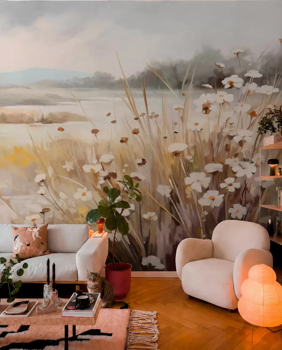 wall murals Поље високе траве и белих тратинчица, дрвеће у позадини, под облачним небом, текстурирани пејзаж, меки потези четкицом w09139