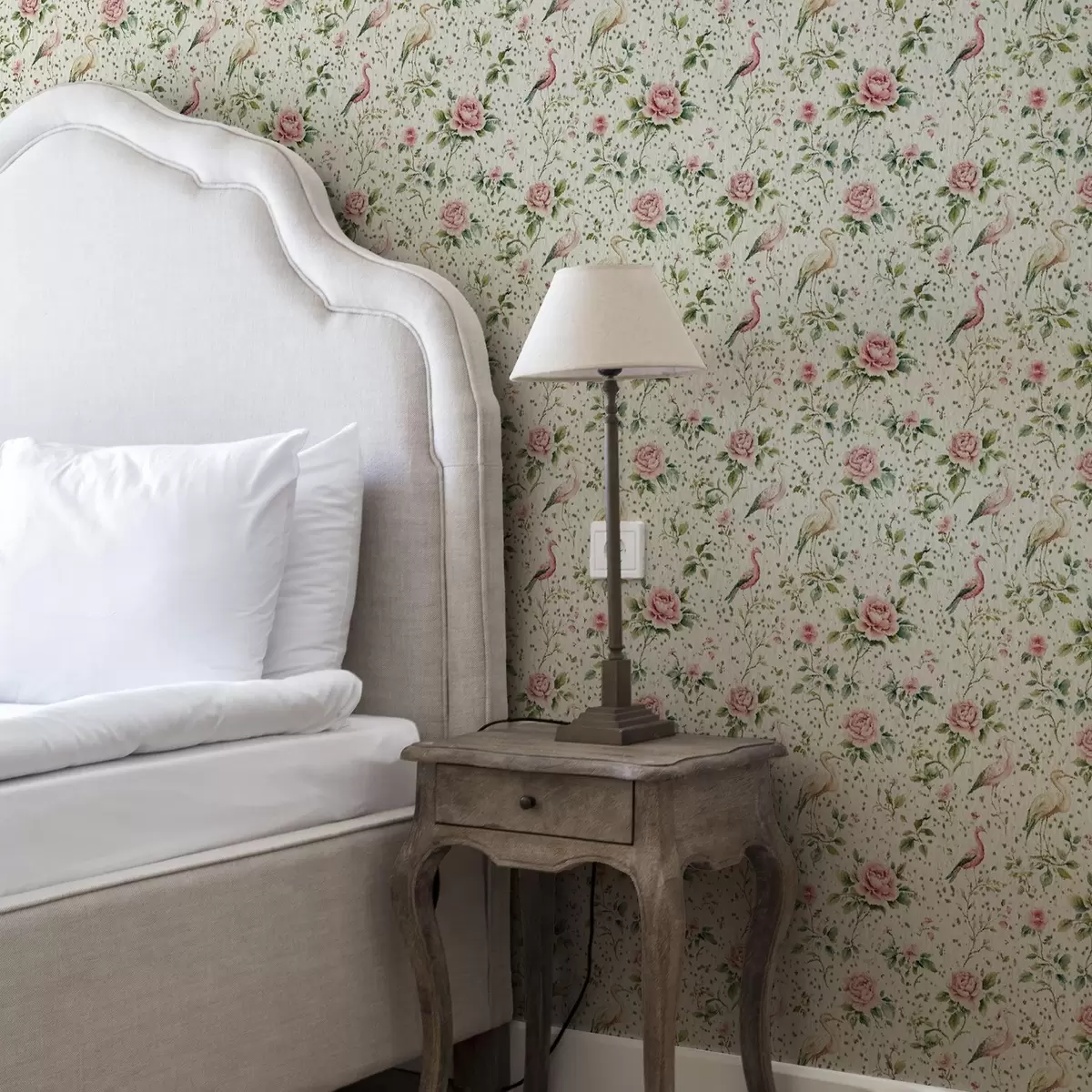 Позадина Пастелно ружичасте руже и птице у стилу „shabby chic“ a00201