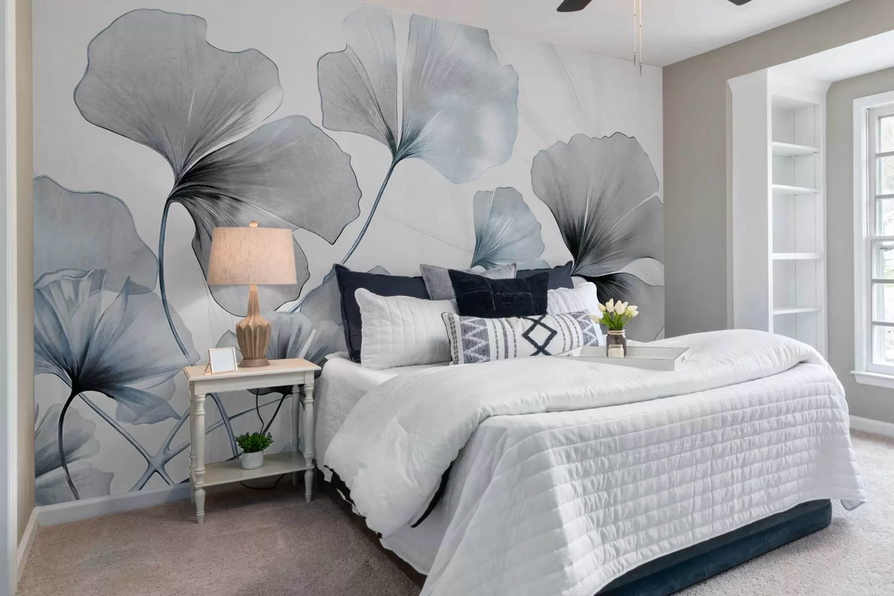 wall murals Листови гинка билобе у пригушеним плавим и сивим тоновима, нежни текстурирани ефекат акварела, светла позадина w09215v1