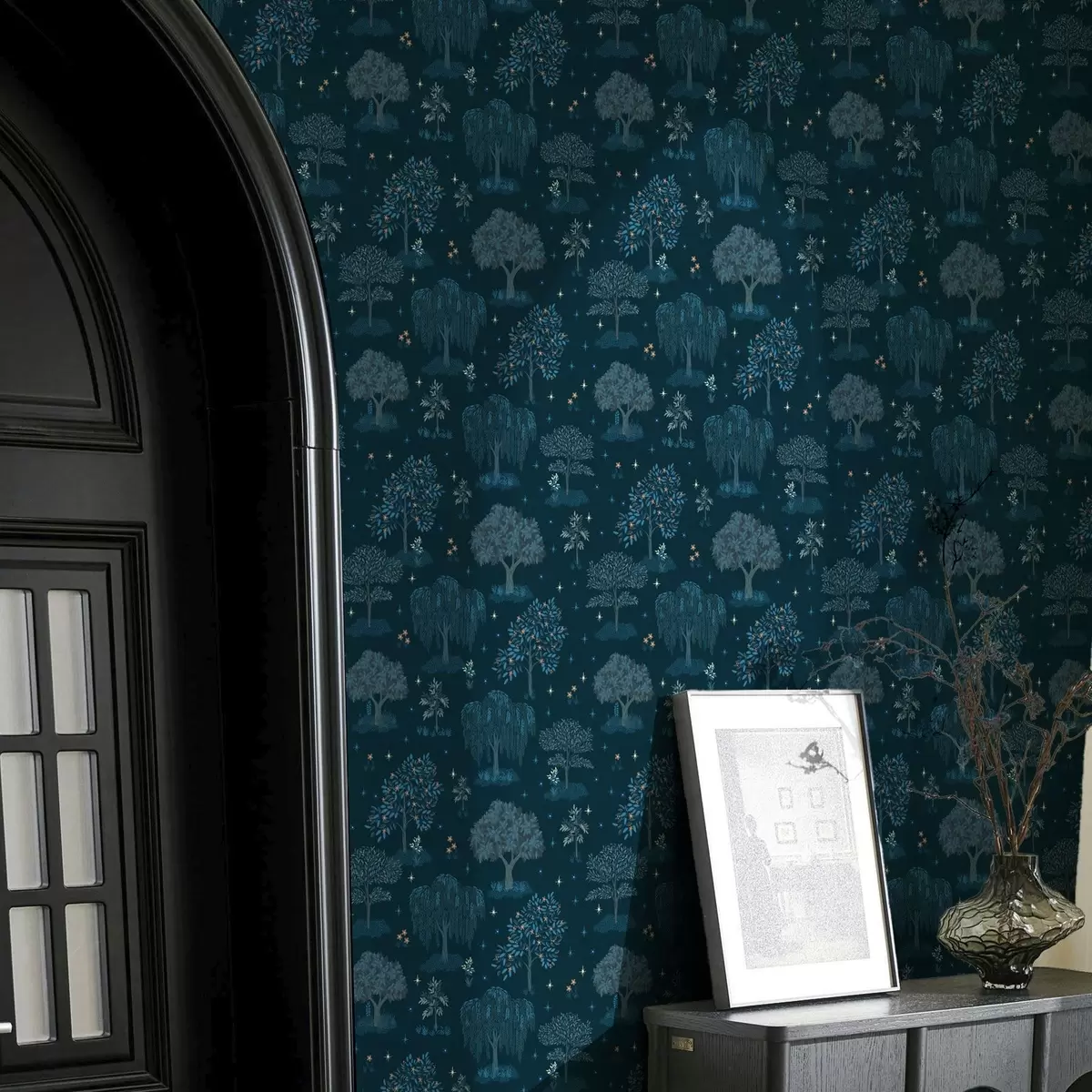 Позадина Бајковита ноћна шума са звездама и украсним дрвећем a00248