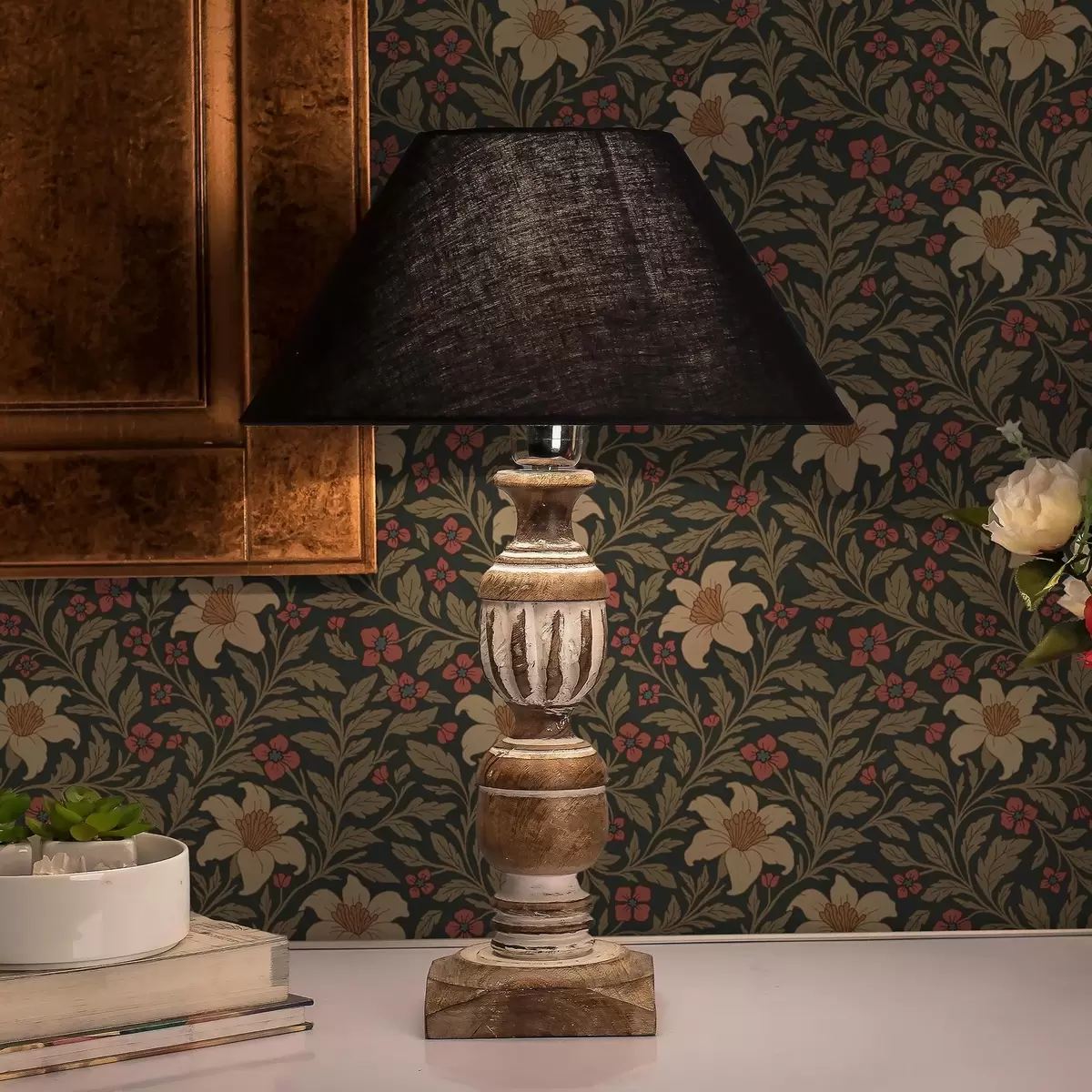 Позадина Тамна позадина са жутим и црвеним цвећем у стилу арт нувоа a00293