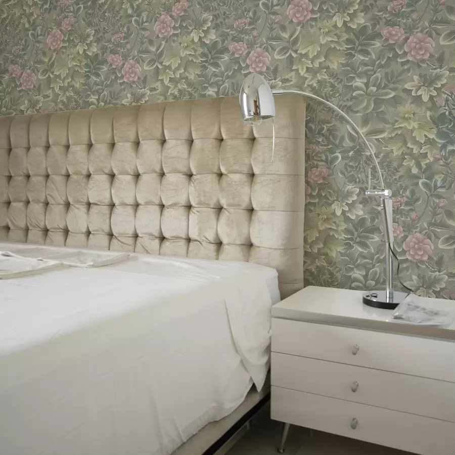 wall murals Ружичасти цветови и листови на пастелно зеленој позадини a00306