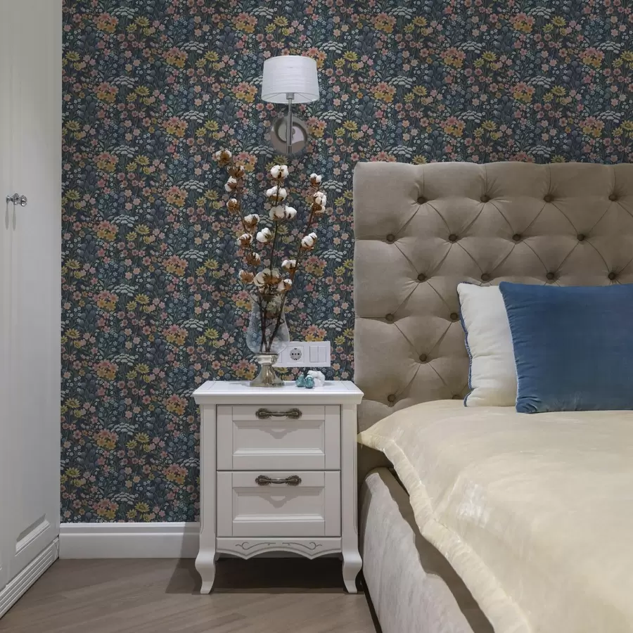 wall murals Шарено акварелно ливадско цвеће на тамноплавој боји a00381