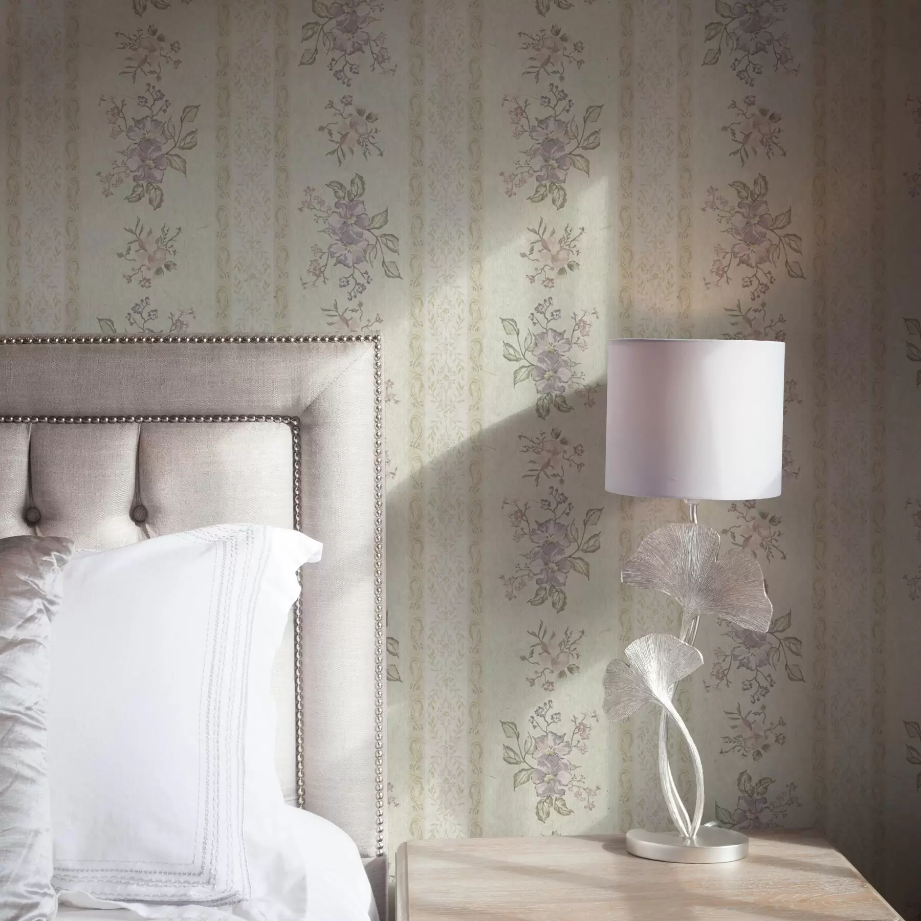 wall murals Винтажно цвеће на пругастој позадини са орнаментом a00440