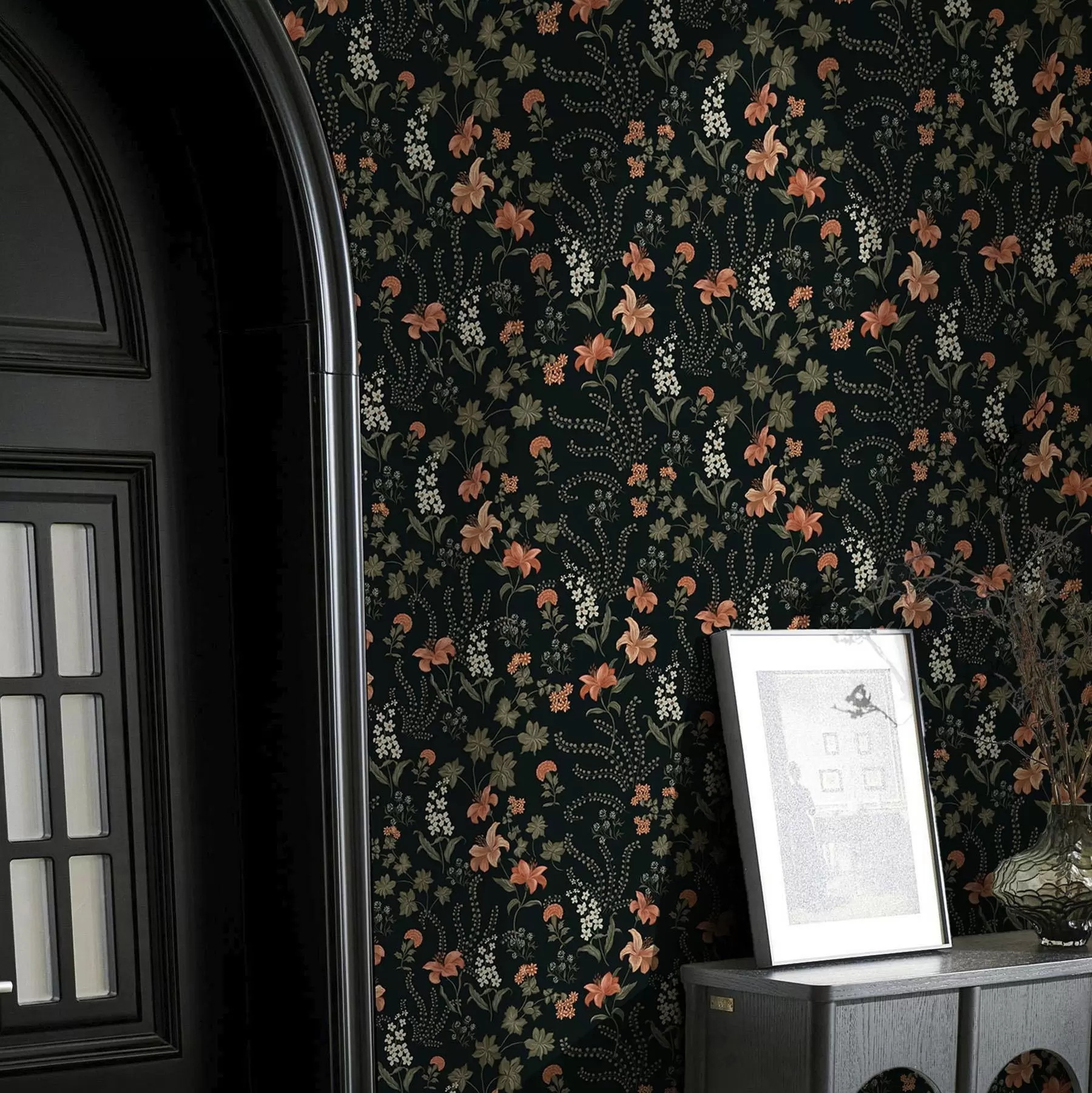 wall murals Наранџасти љиљани и мали цветови на црној позадини a00463