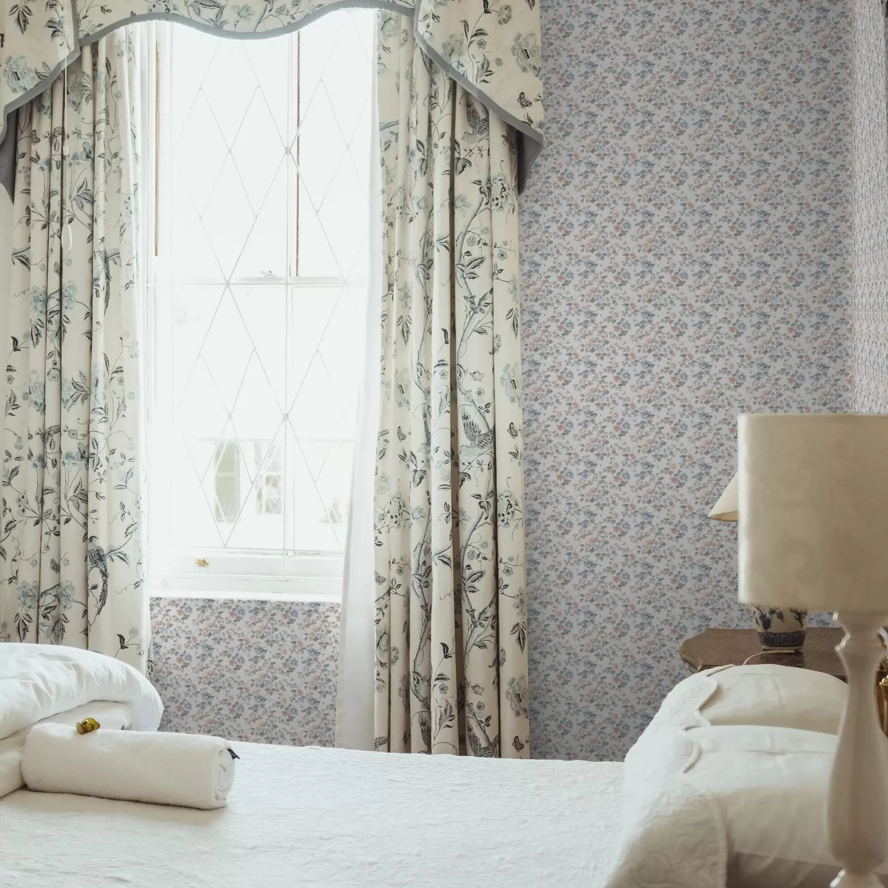 wall murals Мали цветни орнамент у плавим и коралним тоновима a00347