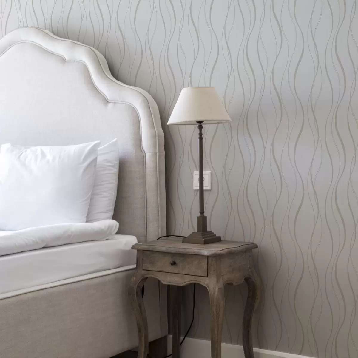 Позадина Апстрактне таласасте беж линије на белој позадини a00480