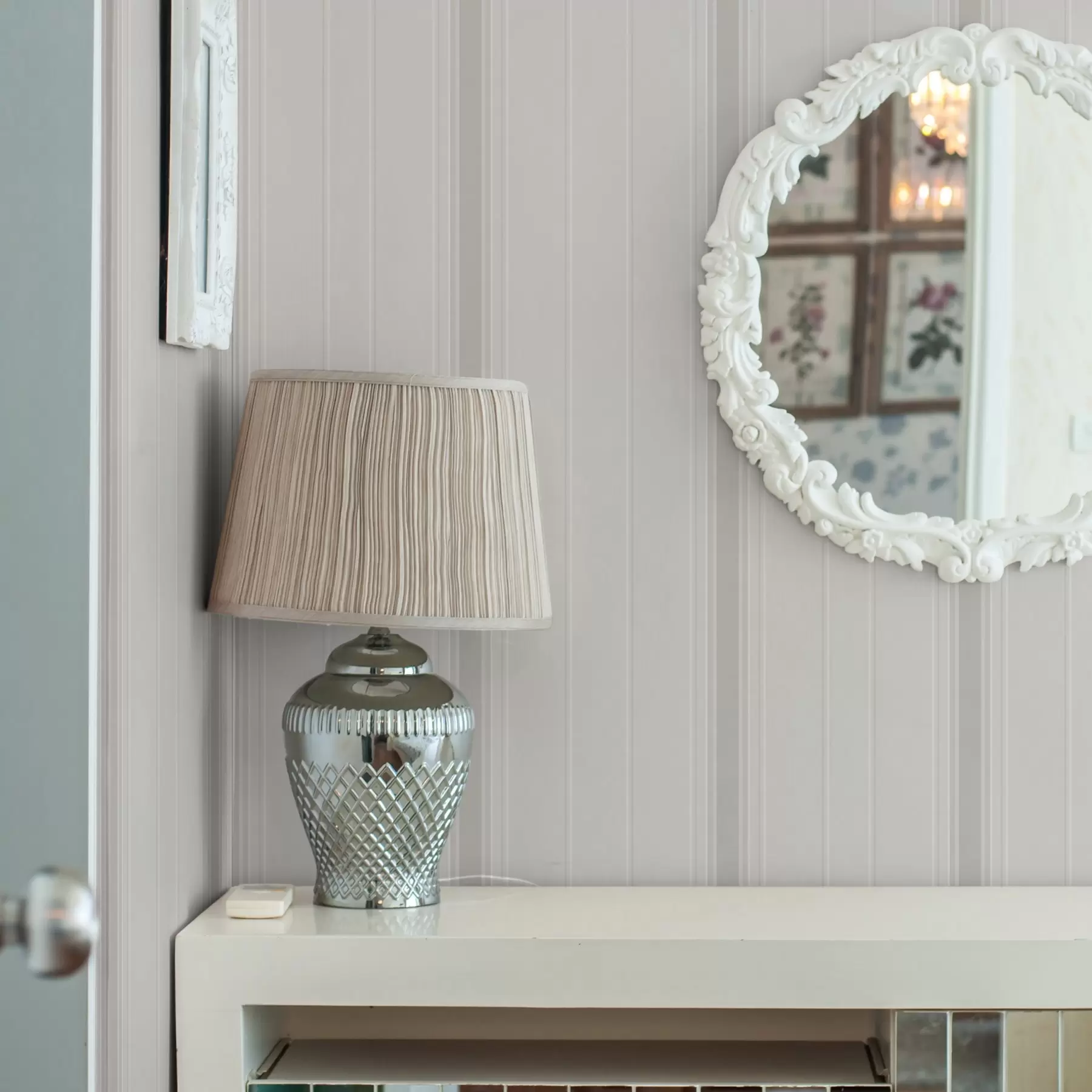 wall murals Беж позадина са танким и средњим сиво-белим пругама a00559