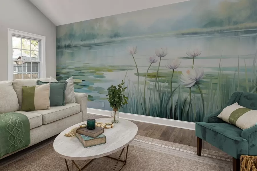 wall murals Пејзаж са језером, локвањама и листовима локвања, дрвећем у позадини, у мирном окружењу, светлоплави и зелени тонови w09395