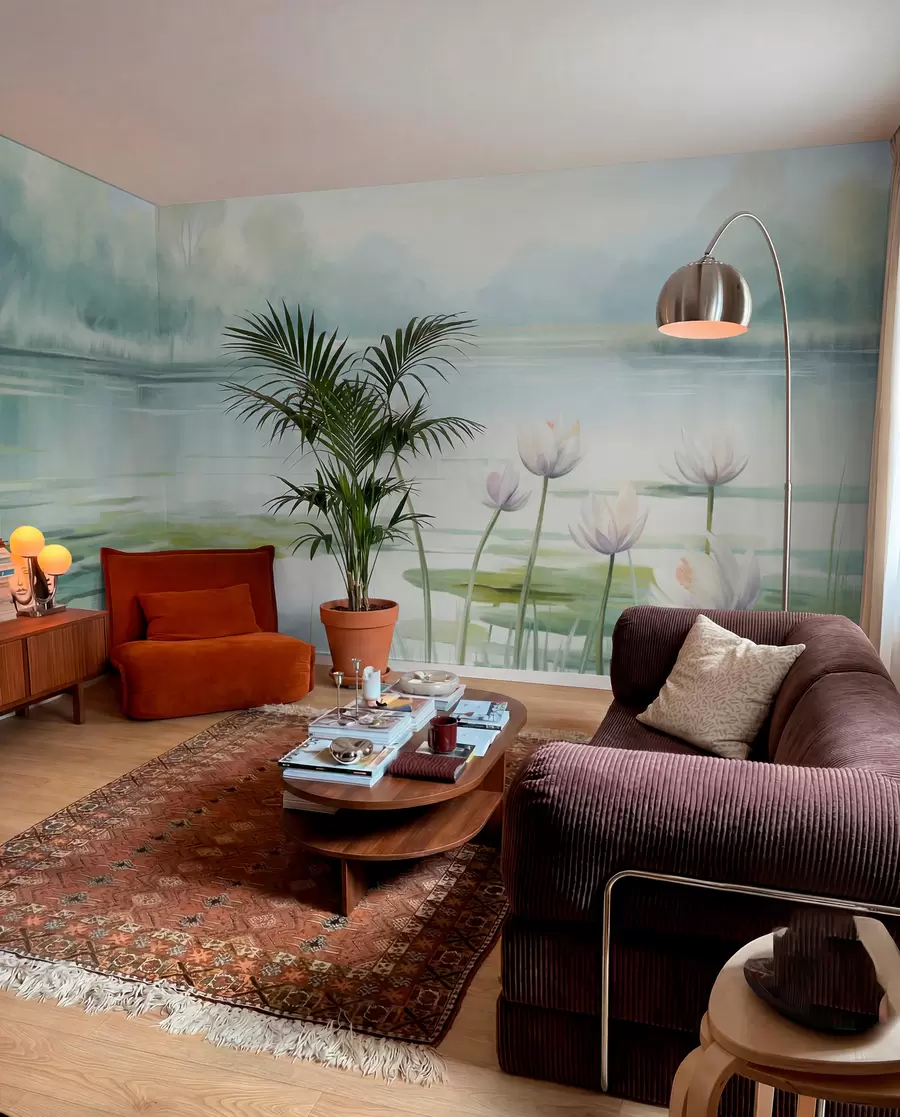 wall murals Пејзаж са језером, локвањама и листовима локвања, дрвећем у позадини, у мирном окружењу, светлоплави и зелени тонови w09395