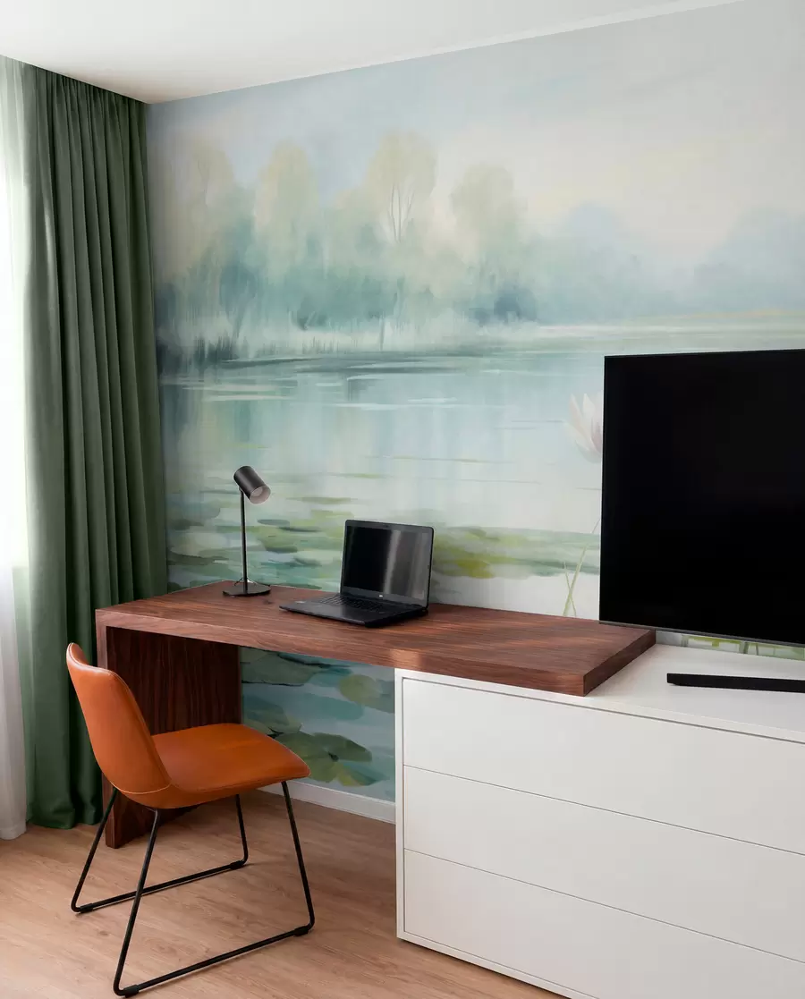 wall murals Пејзаж са језером, локвањама и листовима локвања, дрвећем у позадини, у мирном окружењу, светлоплави и зелени тонови w09395