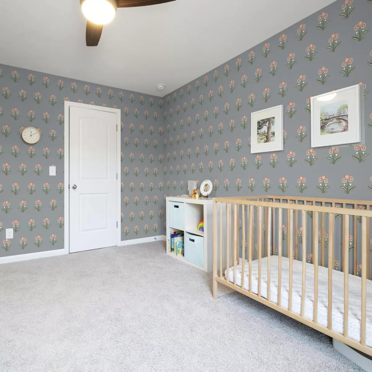 Позадина Стилизовано цвеће на сиво-плавој позадини, топла палета a00494