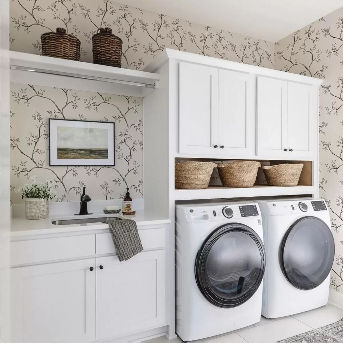 Позадина Нежне лиснате гране на топлој кремастој позадини a00597v1