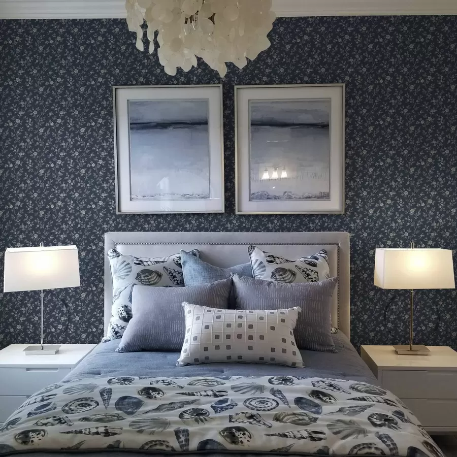 wall murals Тамноплава позадина са танким беж гранама и цвећем a00612