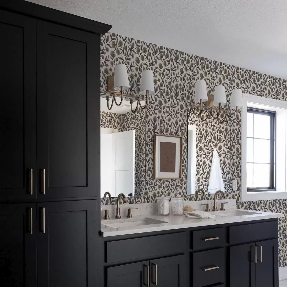 Позадина Дивље цвеће у сиво-маслинастим тоновима на кремастој позадини a00623v1