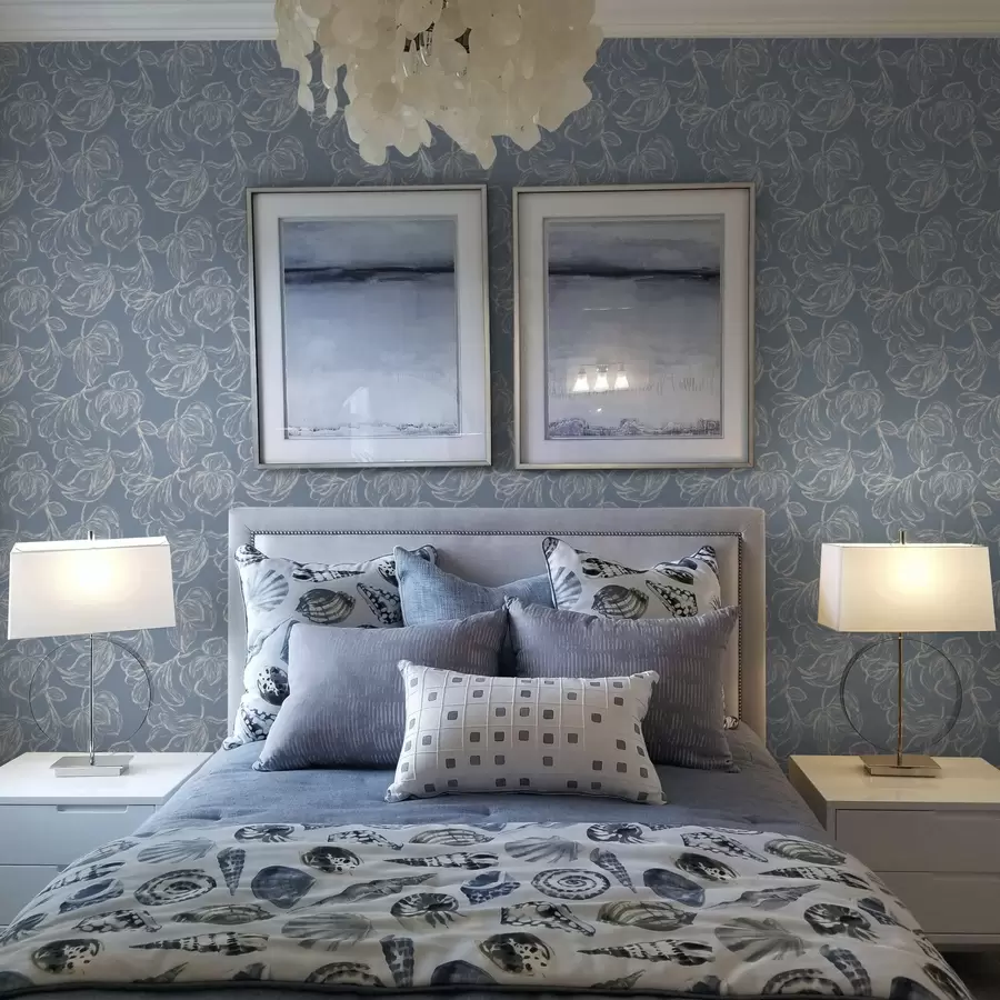 wall murals Светлоплава позадина са кредастим обрисима цвећа a00625v3