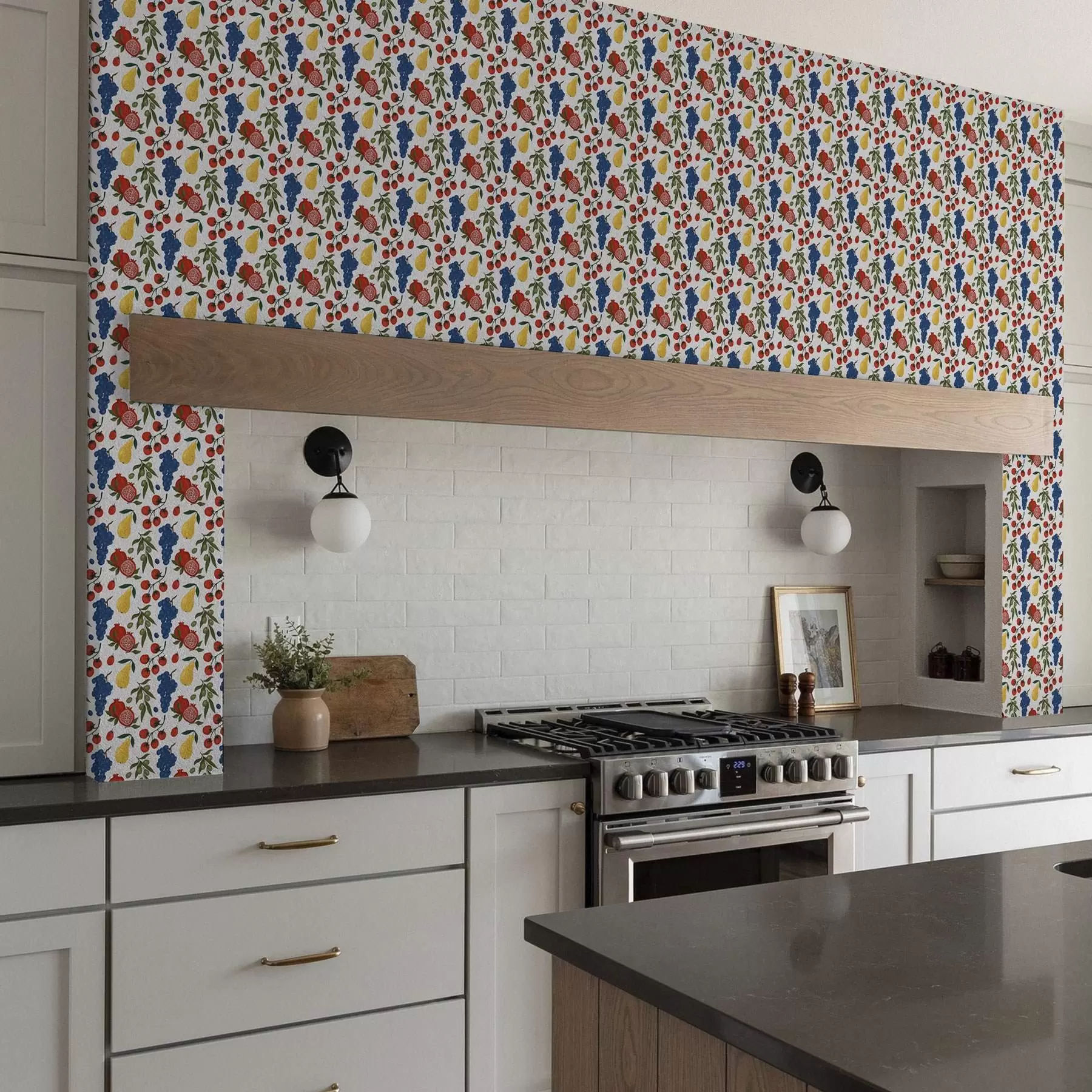 wall murals Сочно воће: нар, грожђе, крушке на белој позадини a00801