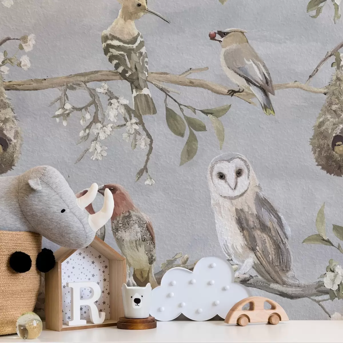 Позадина Птице на гранама са цвећем на сивој позадини a00738