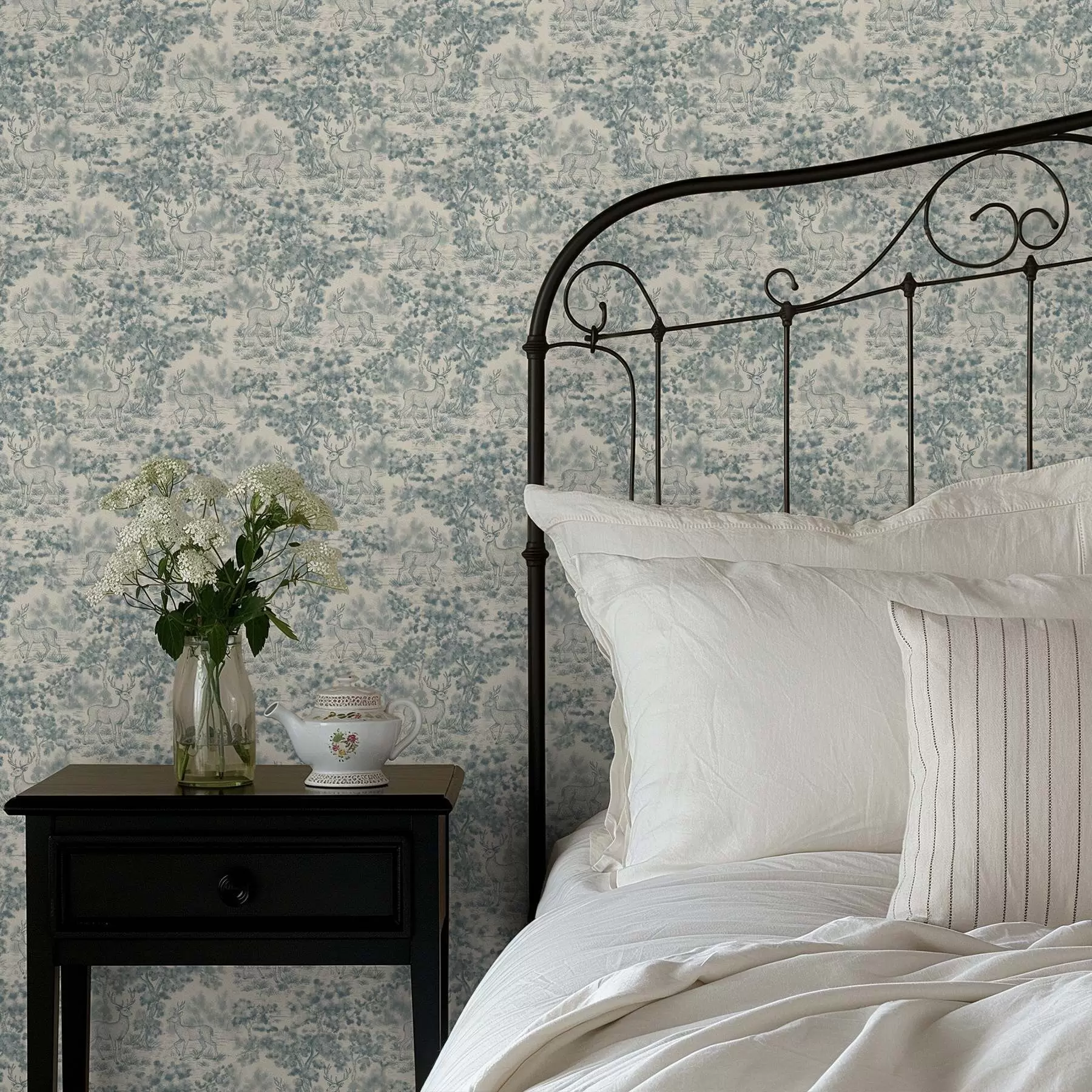 wall murals Монохроматска сцена јелена у шуми a00748