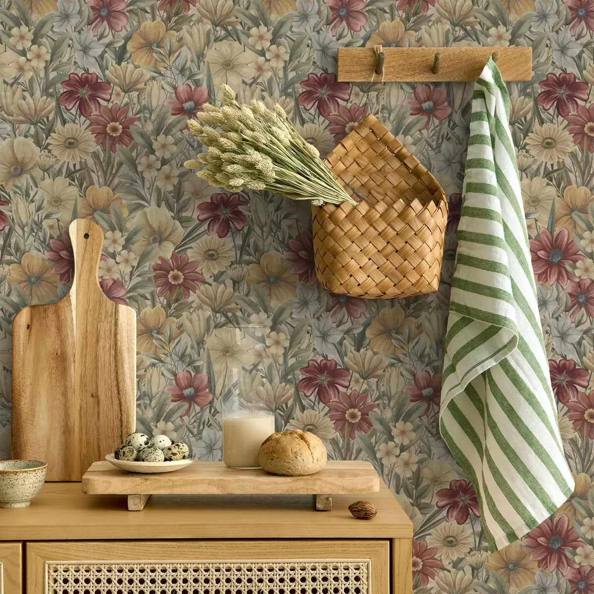 Позадина Винтажно ливадско цвеће у топлим жутим, црвеним и жалфијским нијансама a00906