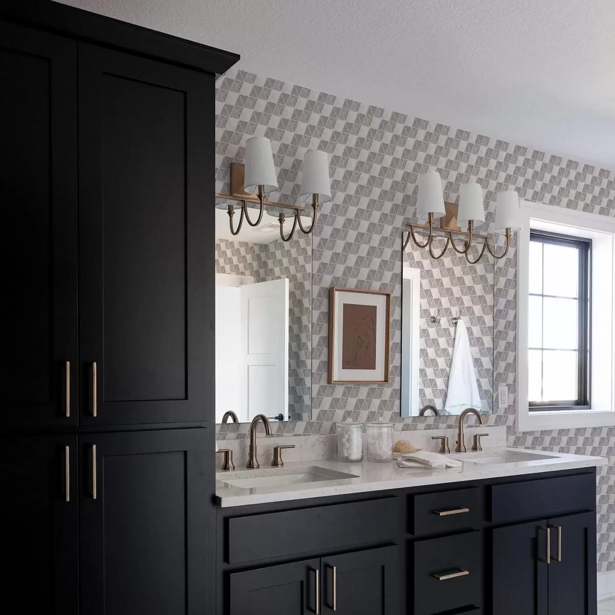 Позадина Троуглови са текстурираним уметцима, мешавина лила-сиве боје a00917