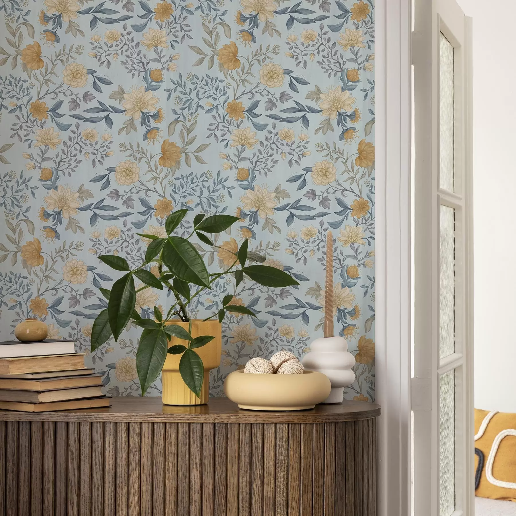 wall murals Жуто и плаво цвеће са листовима на небеско плавој позадини a00934