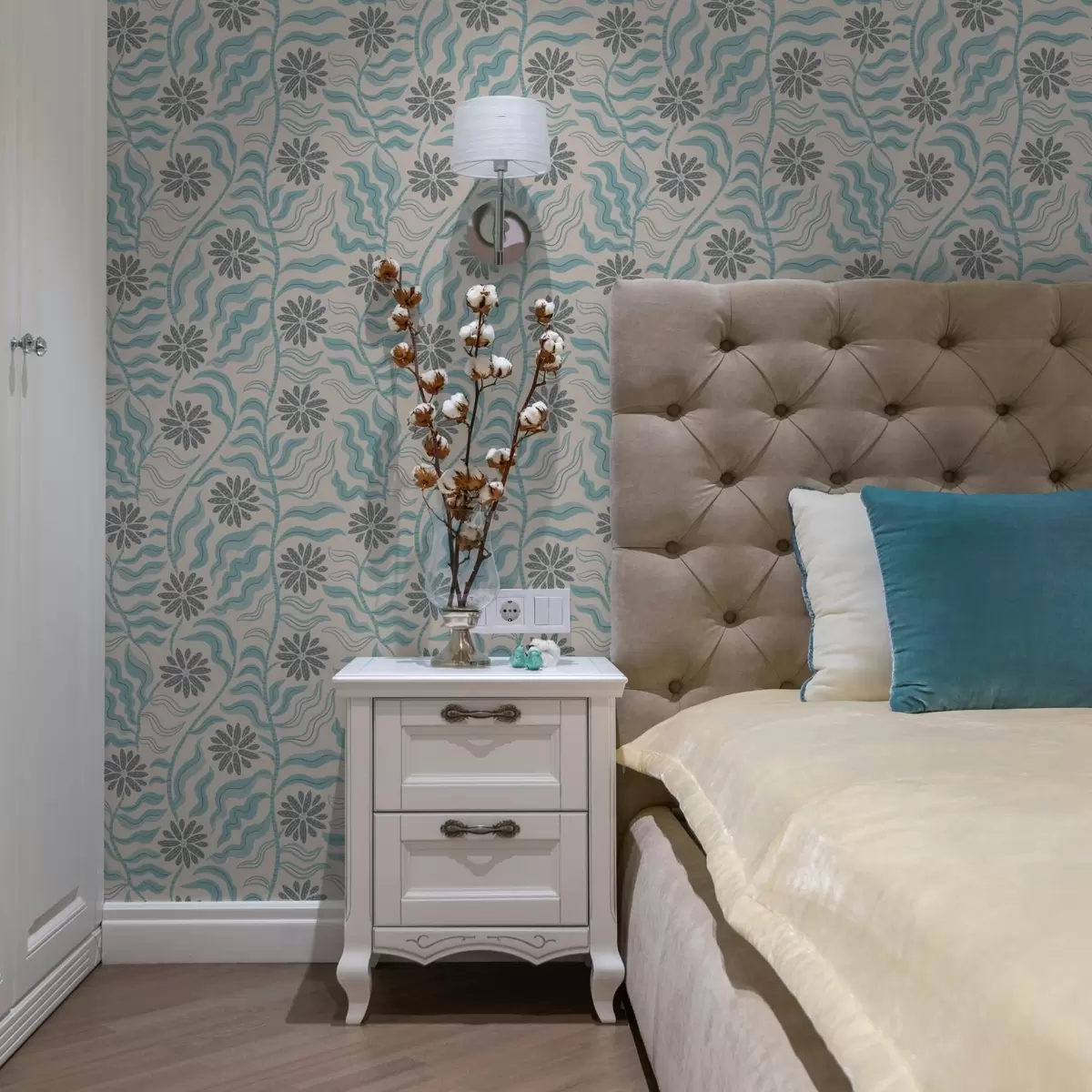 Позадина Апстрактно цвеће и валовито лишће у меким плавим тоновима a00998v1