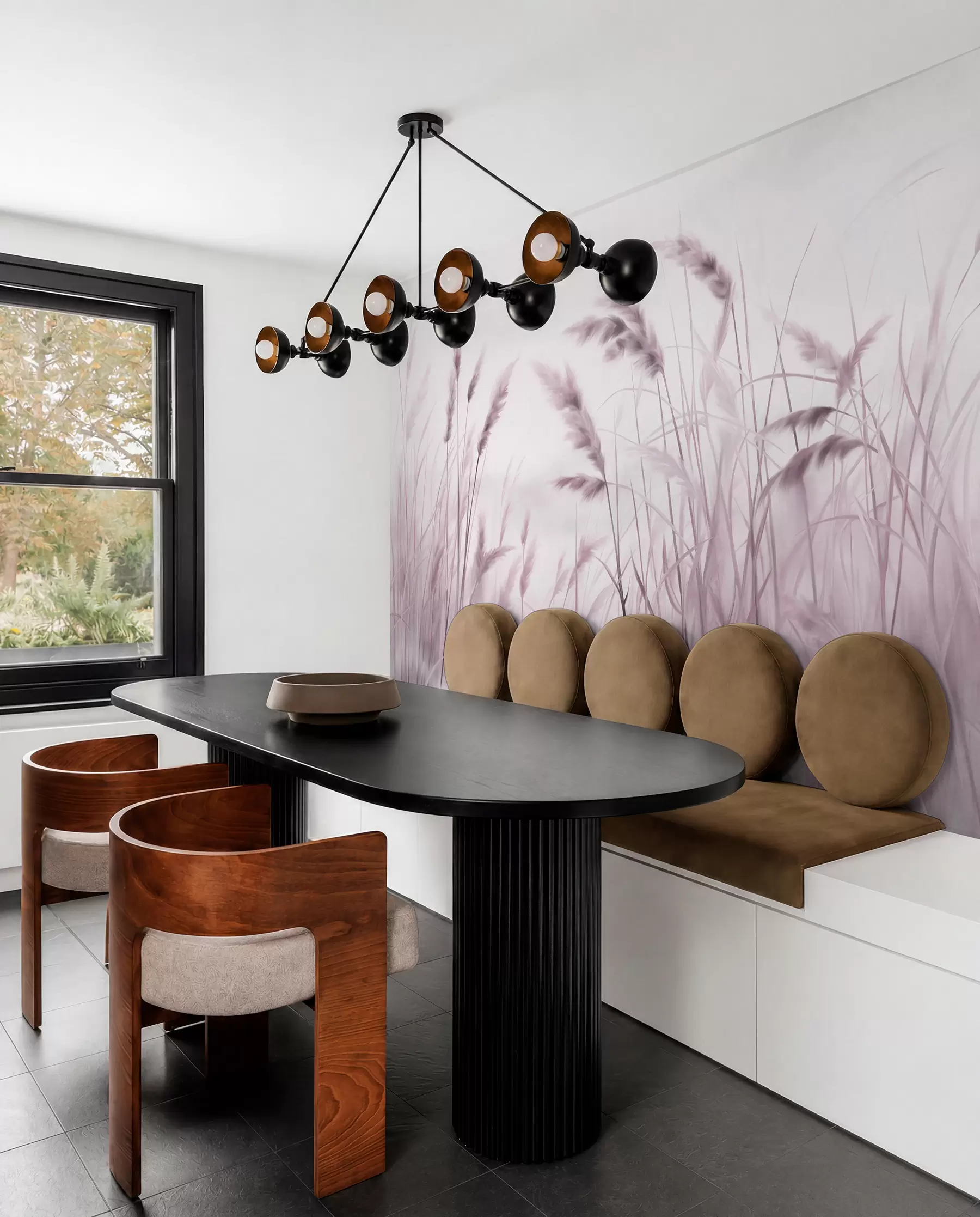 wall murals Висока, текстурирана сува трава са класјевима пшенице на пољу на мекој, бледој позадини w09648v2