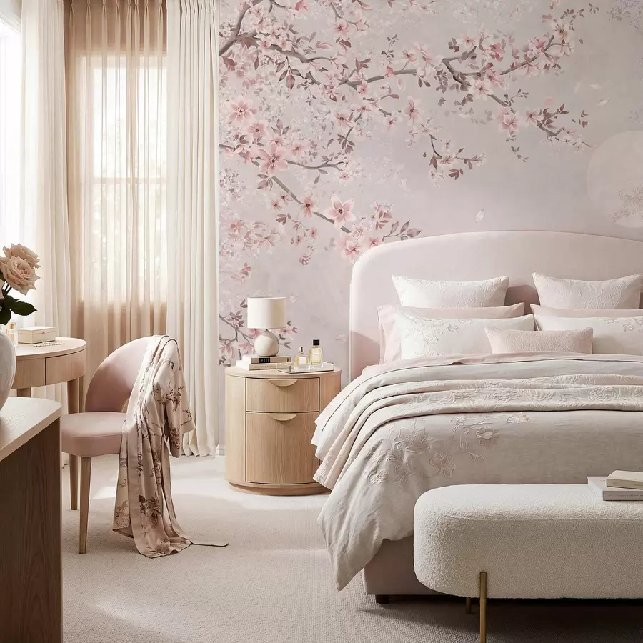 wall murals Ружичасти цветови на грани изнад меког планинског пејзажа w05695v1