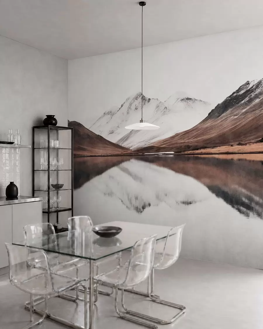 wall murals Снежни планински врхови и мирно језеро са одразом попут огледала w05816