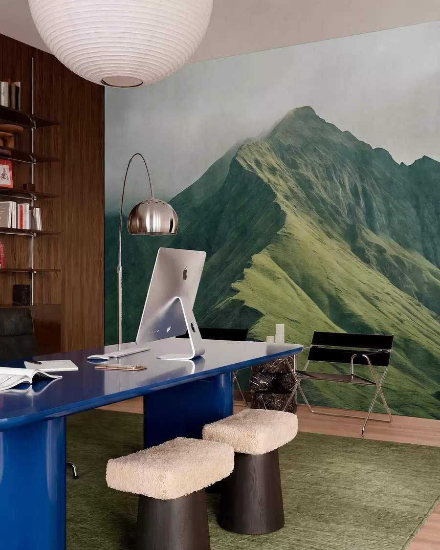 wall murals Планински малахит са зеленим падинама и врхом обавијеним меком маглом w05820